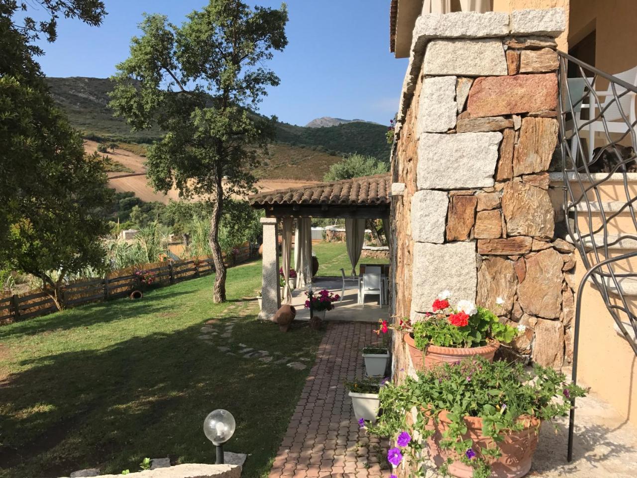 Il Giardino Di Daniela Apartments Сан-Теодоро Екстер'єр фото