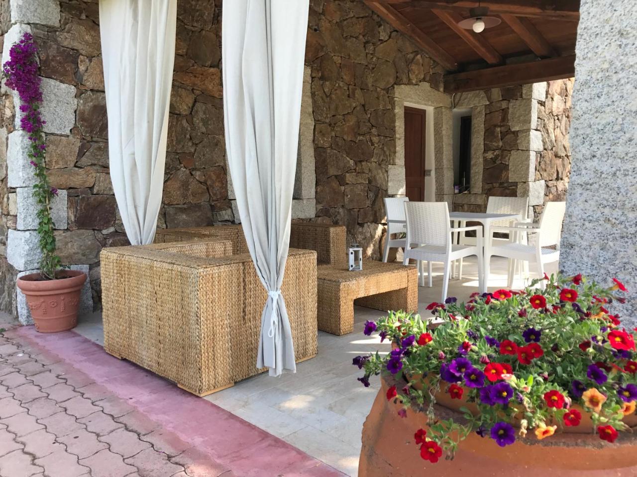 Il Giardino Di Daniela Apartments Сан-Теодоро Екстер'єр фото
