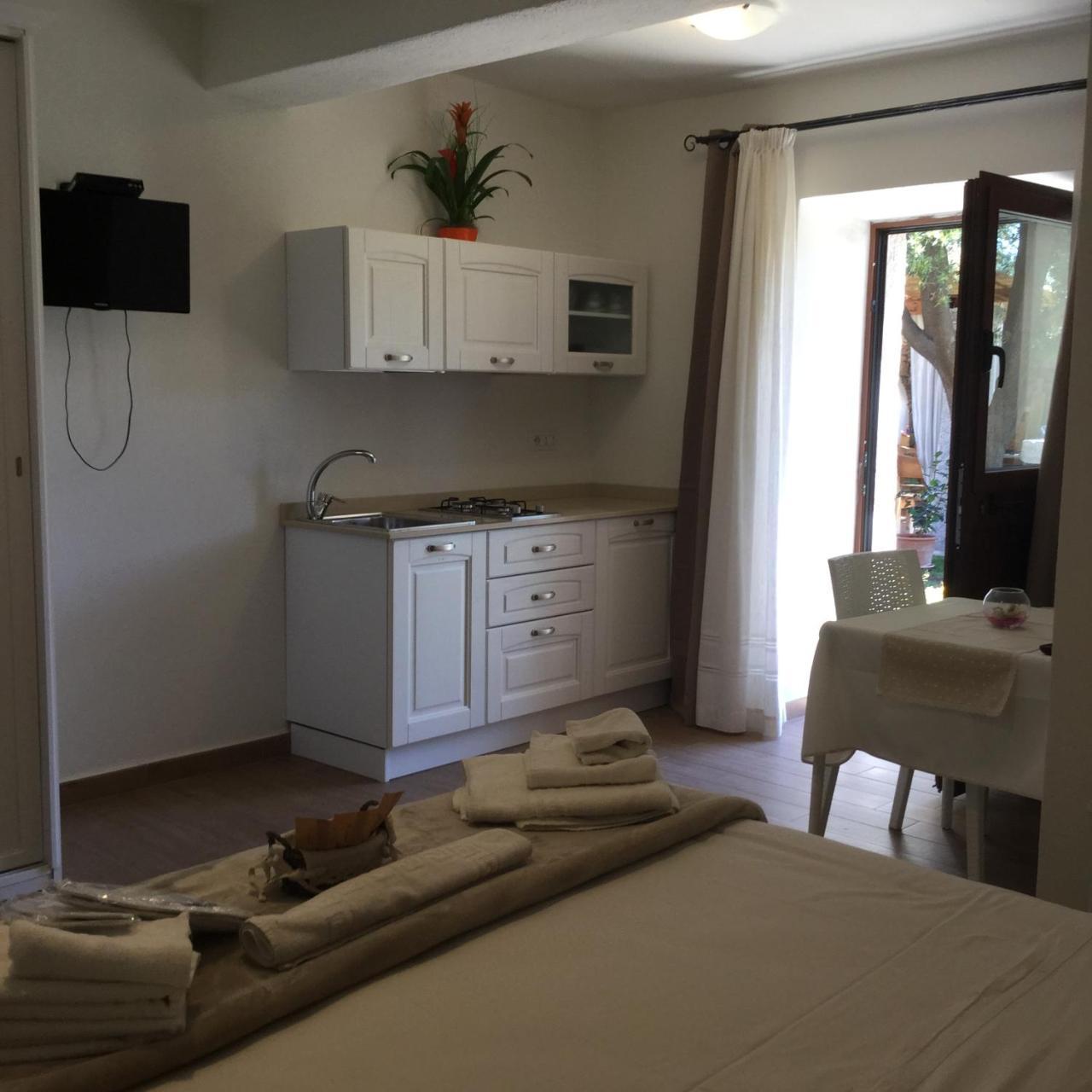 Il Giardino Di Daniela Apartments Сан-Теодоро Екстер'єр фото